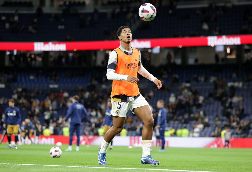 MADRID, SPAIN - NOVEMBER 05: Jude Bellingham of Real Madrid warms up prior to the LaLiga EA Sports match between Real Madrid CF and Rayo Vallecano at Estadio Santiago Bernabeu on November 05, 2023 in Madrid, Spain.