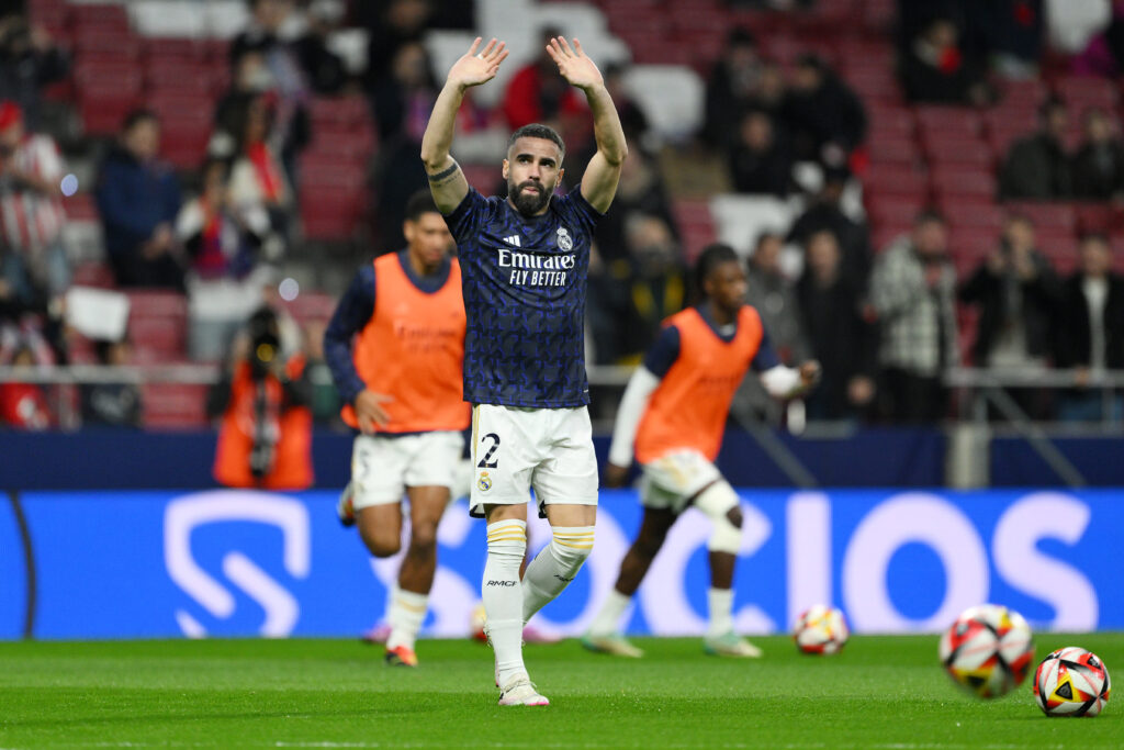 MADRID, SPAIN - JANUARY 18: Daniel Carvajal of Real Madrid acknowledges the fans during the warm up prior to the Copa del Rey Round of 16 match between Atletico Madrid and Real Madrid CF at Civitas Metropolitano Stadium on January 18, 2024 in Madrid, Spain.