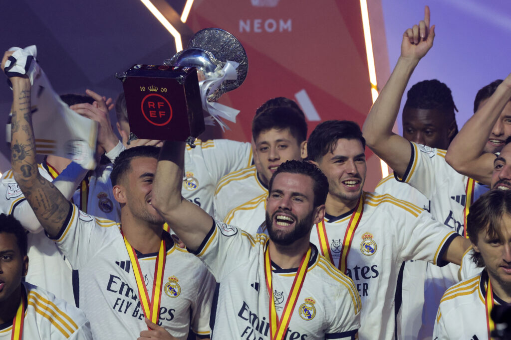 Real Madrid's Spanish defender and captain #06 Nacho Fernandez lifts the trophy as he celebrates with his teammates after winning the Spanish Super Cup final football match against Barcelona at Al-Awwal Park Stadium in Riyadh, on January 14, 2024.