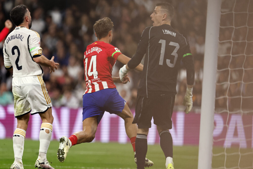 TOPSHOT - Atletico Madrid's Spanish midfielder #14 Marcos Llorente scores the equalizing goal during the Spanish league football match between Real Madrid CF and Club Atletico de Madrid at the Santiago Bernabeu stadium in Madrid on February 4, 2024.