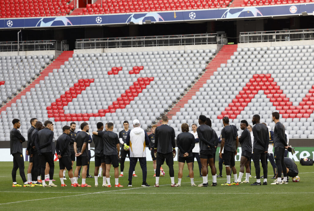 Real Madrid's Italian coach Carlo Ancelotti (C) and his team attend a training session on April 29, 2024 in Munich, southern Germany, on the eve of the UEFA Champions League semi-final first leg football match between FC Bayern Munich and Real Madrid CF.