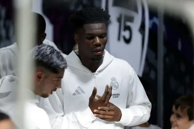 MADRID, SPAIN - SEPTEMBER 24: Aurelien Tchouameni of Real Madrid CF crushes his knuckles at the tunnel prior to startthe LaLiga match between Real Madrid CF and Deportivo Alaves at Estadio Santiago Bernabeu on September 24, 2024 in Madrid, Spain.