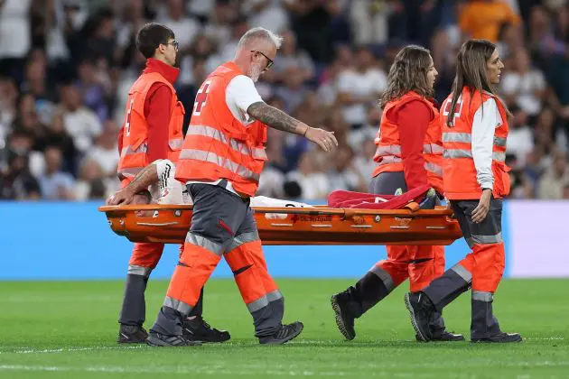 MADRID, SPAIN - OCTOBER 05: Daniel Carvajal of Real Madrid CF leaves the pitch on a bench grimacing in pain afetr been damaged on his knee during the LaLiga match between Real Madrid CF and Villarreal CF at Estadio Santiago Bernabeu on October 05, 2024 in Madrid, Spain.