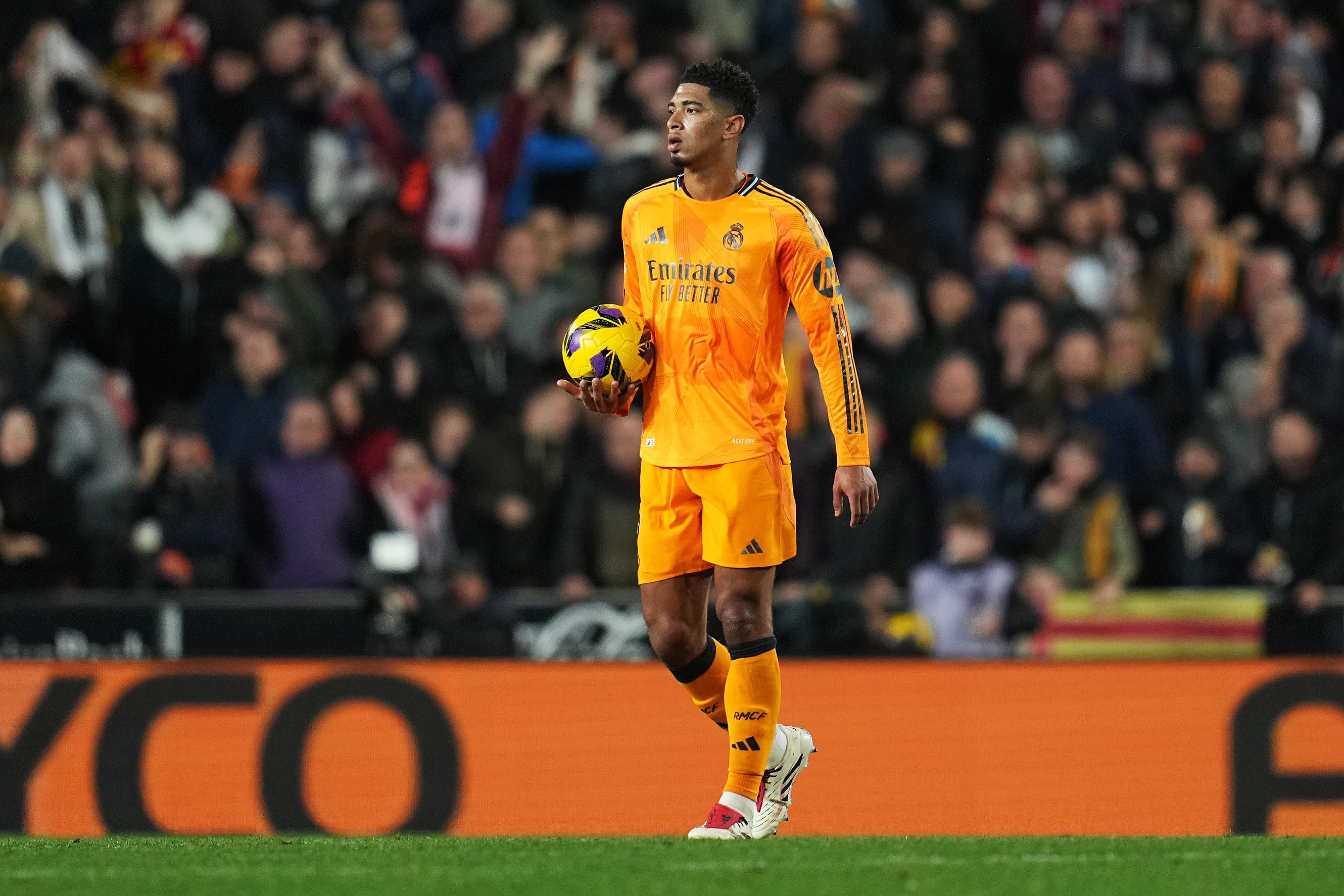 VALENCIA, SPAIN - JANUARY 03: Jude Bellingham of Real Madrid reacts after Hugo Duro of Valencia CF (not pictured) scored his team's first goal during the LaLiga match between Valencia CF and Real Madrid CF at Estadio Mestalla on January 03, 2025 in Valencia, Spain.