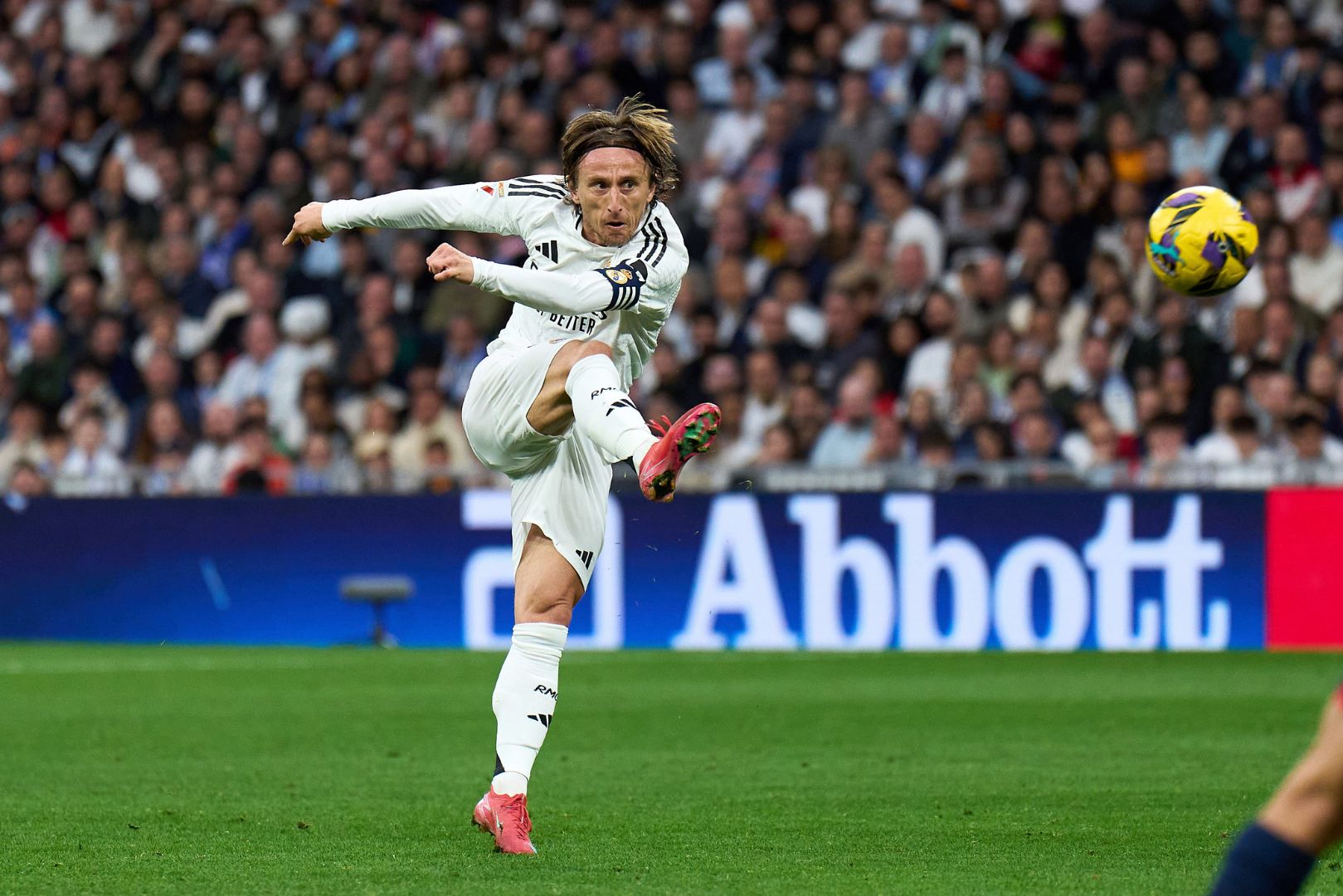 MADRID, SPAIN - FEBRUARY 23: Luka Modric of Real Madrid scores his team's first goal during the LaLiga match between Real Madrid CF and Girona FC at Estadio Santiago Bernabeu on February 23, 2025 in Madrid, Spain.