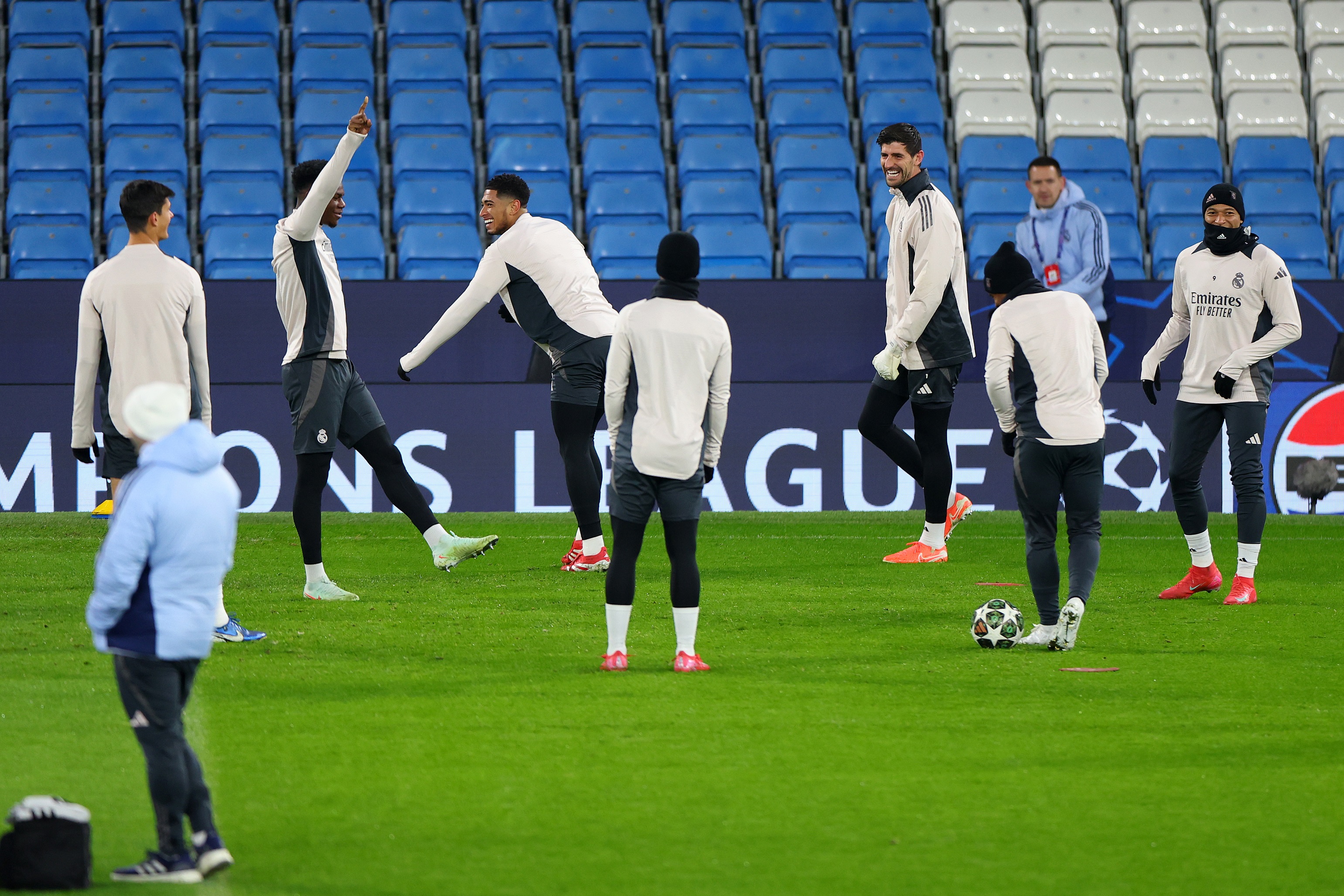 MANCHESTER, ENGLAND - FEBRUARY 10: Jude Bellingham and Thibaut Courtois of Real Madrid during the UEFA Champions League 2024/25 League Knockout Play-off first Leg Training And Press Conference at Manchester City Stadium on February 10, 2025 in Manchester, England.MANCHESTER, ENGLAND - FEBRUARY 10: Jude Bellingham and Thibaut Courtois of Real Madrid during the UEFA Champions League 2024/25 League Knockout Play-off first Leg Training And Press Conference at Manchester City Stadium on February 10, 2025 in Manchester, England.