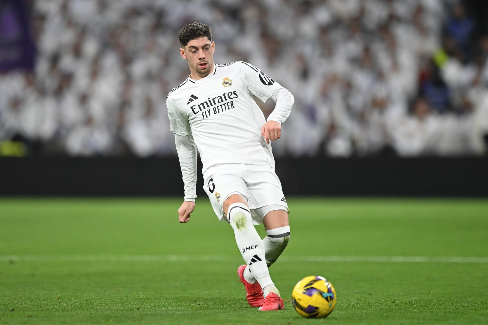MADRID, SPAIN - JANUARY 19: Federico Valverde of Real Madrid passes thje ball during the LaLiga match between Real Madrid CF and UD Las Palmas at Estadio Santiago Bernabeu on January 19, 2025 in Madrid, Spain.