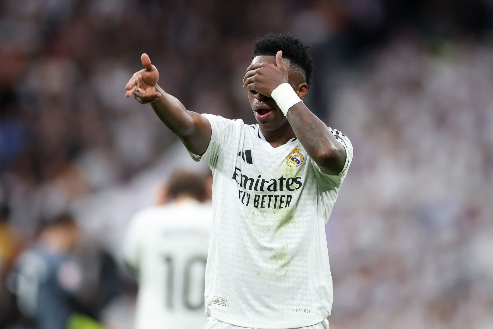 MADRID, SPAIN - MARCH 09: Vinicius Junior of Real Madrid celebrates scoring his team's second goal during the LaLiga match between Real Madrid CF and Rayo Vallecano at the Estadio Santiago Bernabeu on March 09, 2025 in Madrid, Spain.